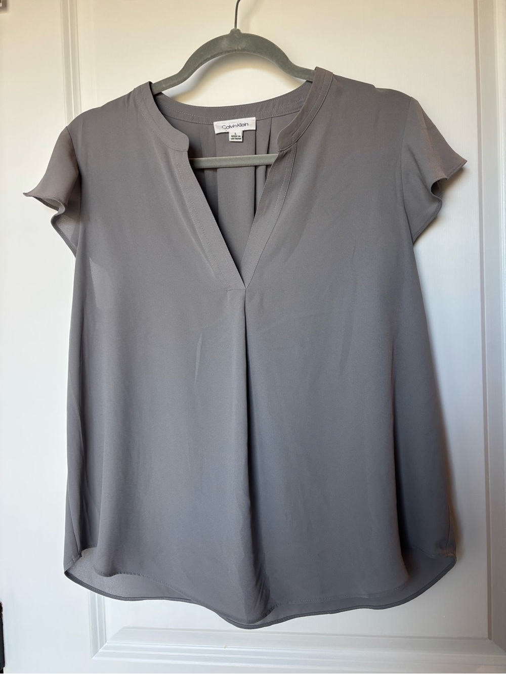 Calvin Klein Light Gray Split-Neck Flutter Sleeve Top